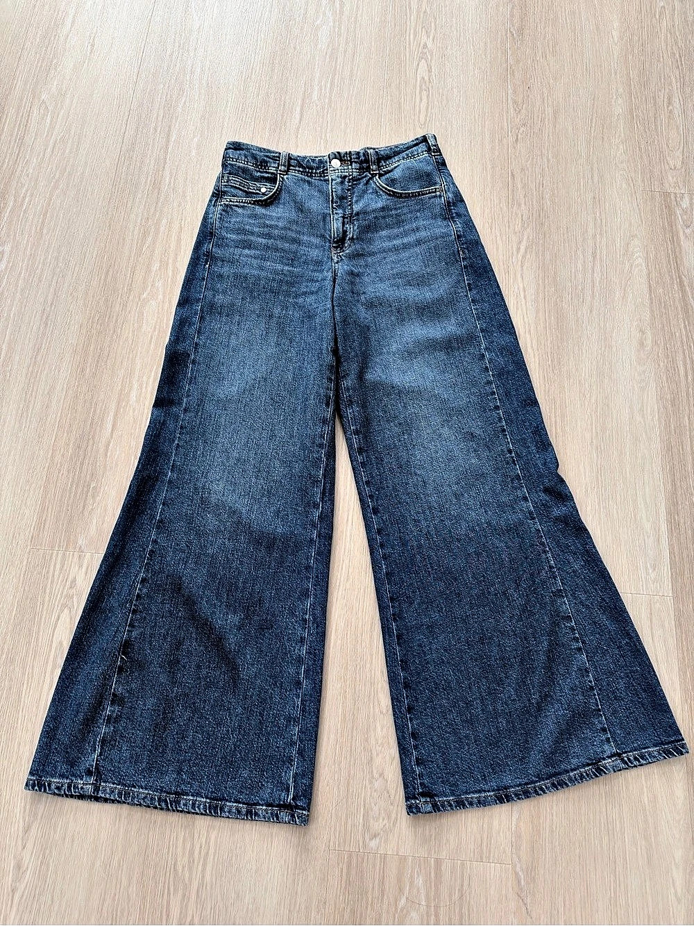 Brand new Anthropologie/PILCRO Wide Leg Jeans in Blue Waist 27